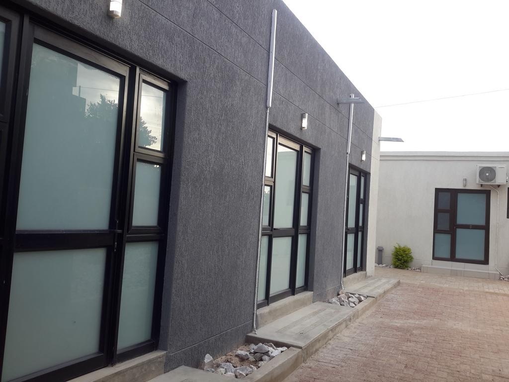 Tsumeb Guesthouse Kamho Dış mekan fotoğraf