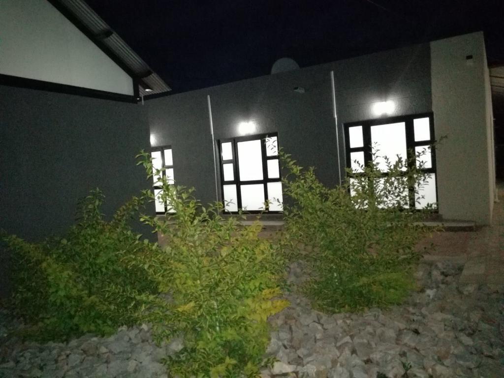 Tsumeb Guesthouse Kamho Dış mekan fotoğraf