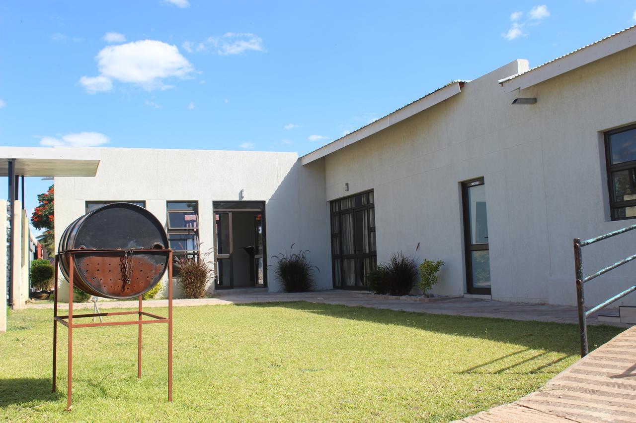Tsumeb Guesthouse Kamho Dış mekan fotoğraf