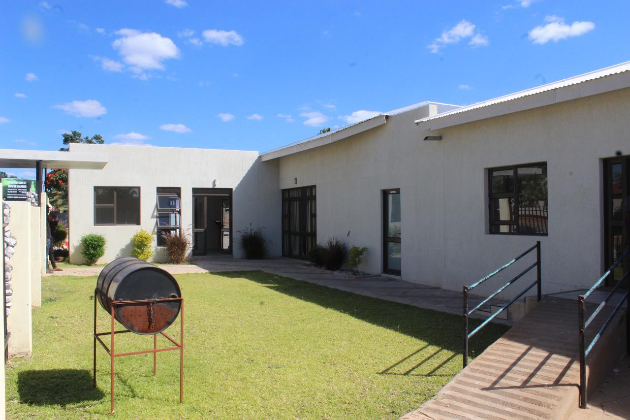Tsumeb Guesthouse Kamho Dış mekan fotoğraf