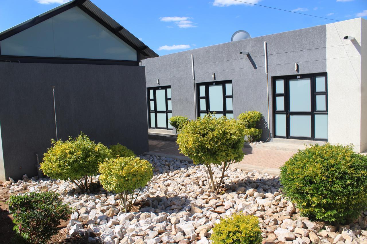 Tsumeb Guesthouse Kamho Dış mekan fotoğraf
